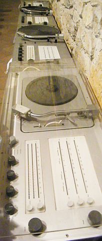 alignement de chaînes hifi Vintage Audio 1 et Audio 2 par Dieter Rams pour BRAUN